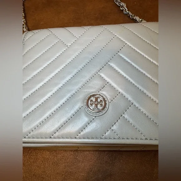 EUC Tory Burch Grey Crossbody Bag with Chain Strap. - Picture 3 of 16